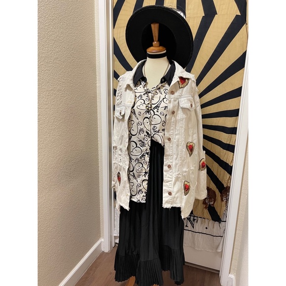 🌈 Amazing distressed love denim jacket - Picture 12 of 12